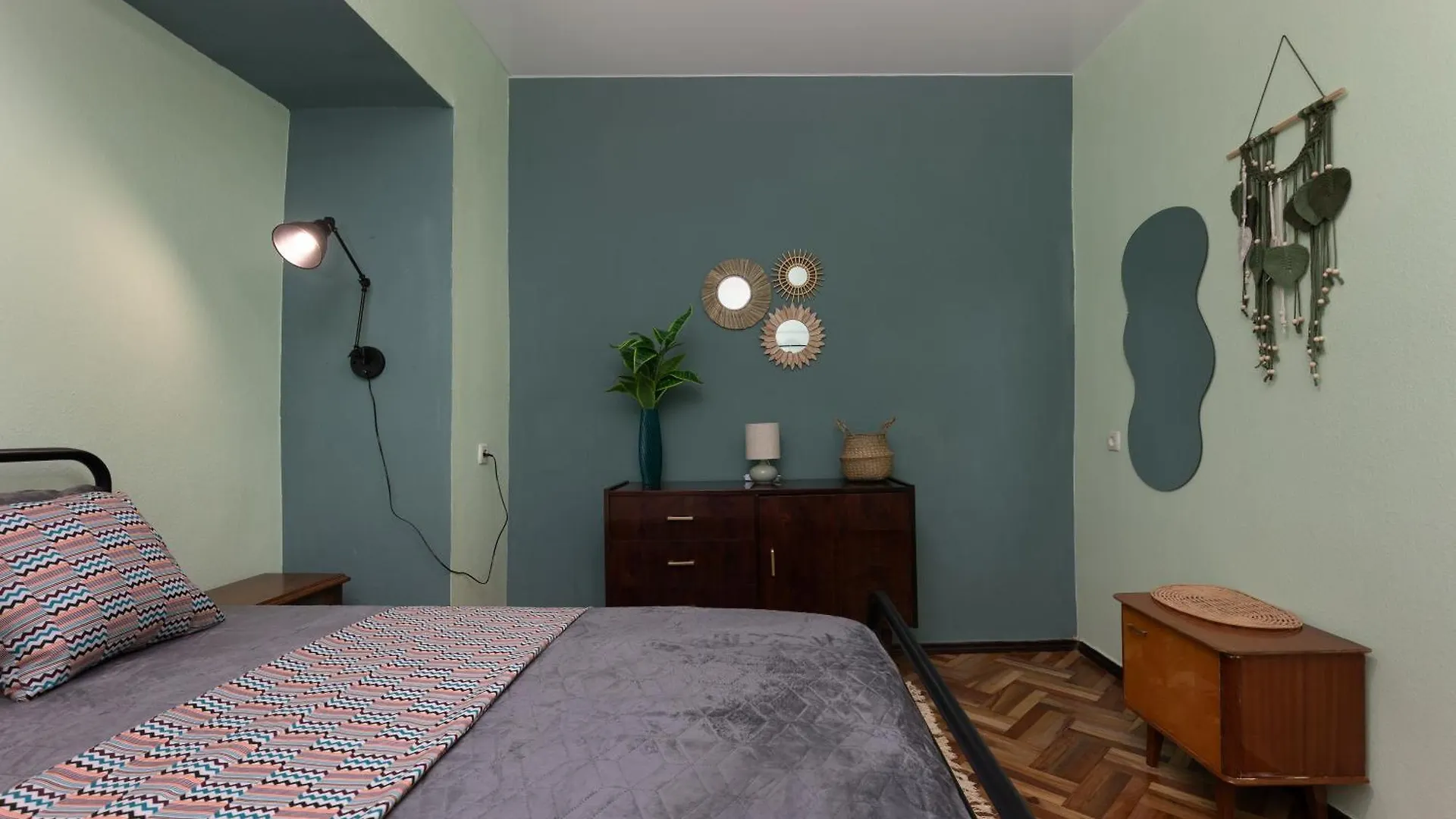 Mid-Century Modern Gem Near Dry Bridge With Free Coffee Apartman Tbiliszi