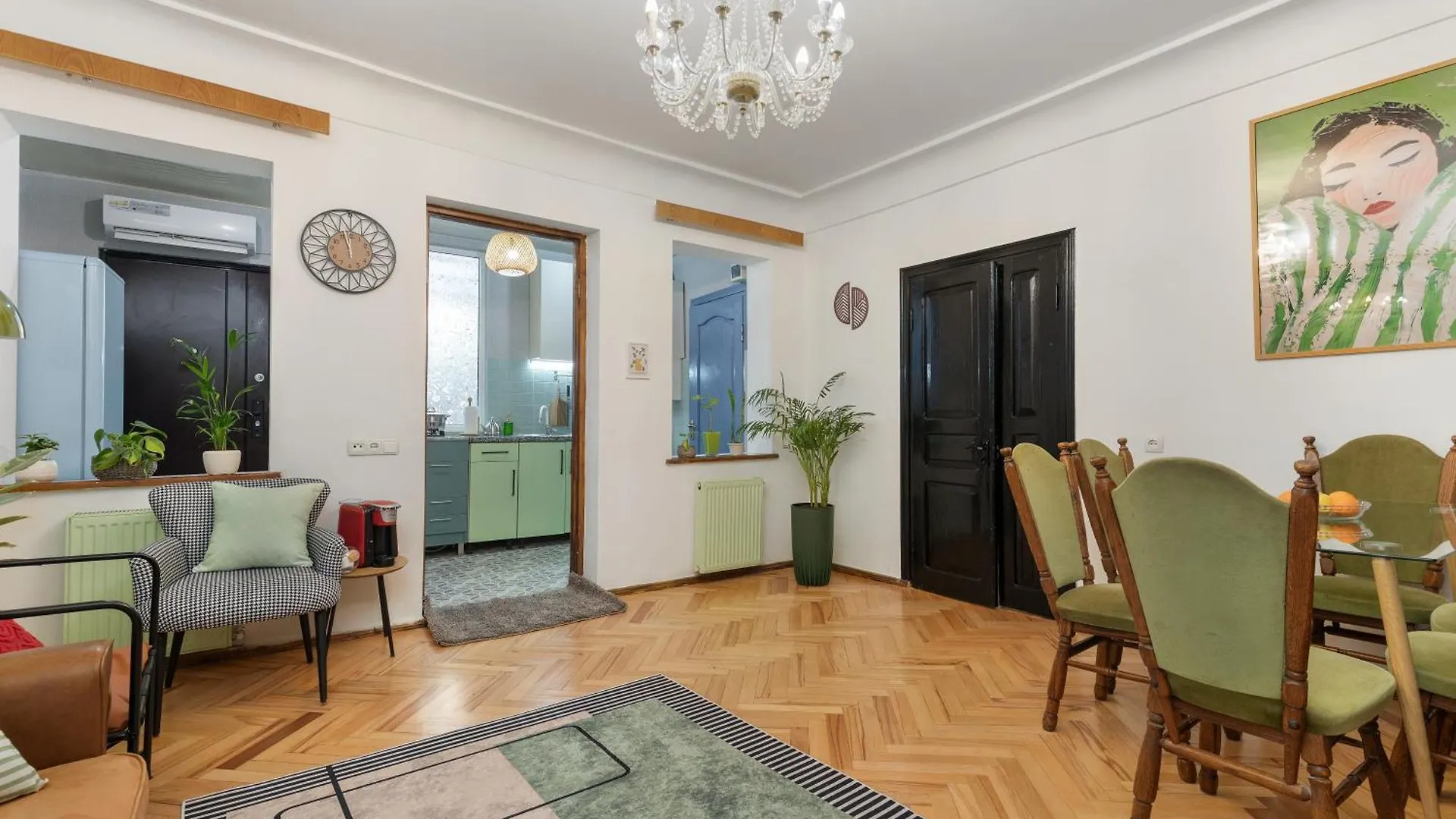 Mid-Century Modern Gem Near Dry Bridge With Free Coffee Apartman Tbiliszi