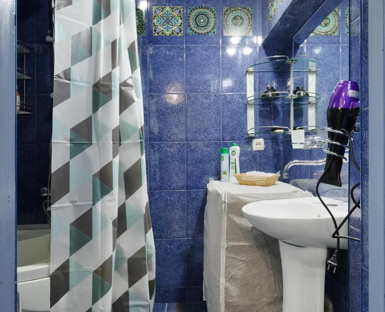 Mid-Century Modern Gem Near Dry Bridge With Free Coffee Apartman Tbiliszi