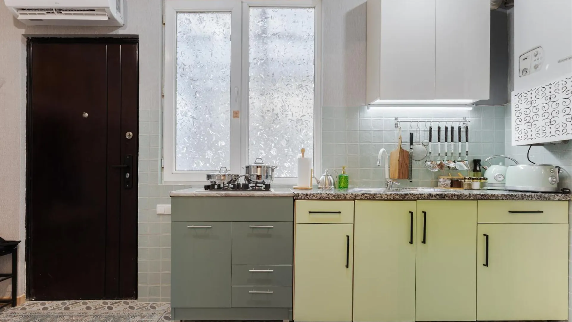 Mid-Century Modern Gem Near Dry Bridge With Free Coffee Apartman Tbiliszi Grúzia