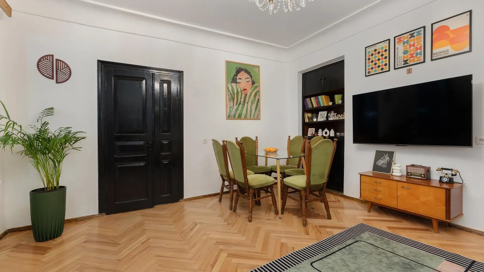 Mid-Century Modern Gem Near Dry Bridge Apartment Tbilisi 0*,